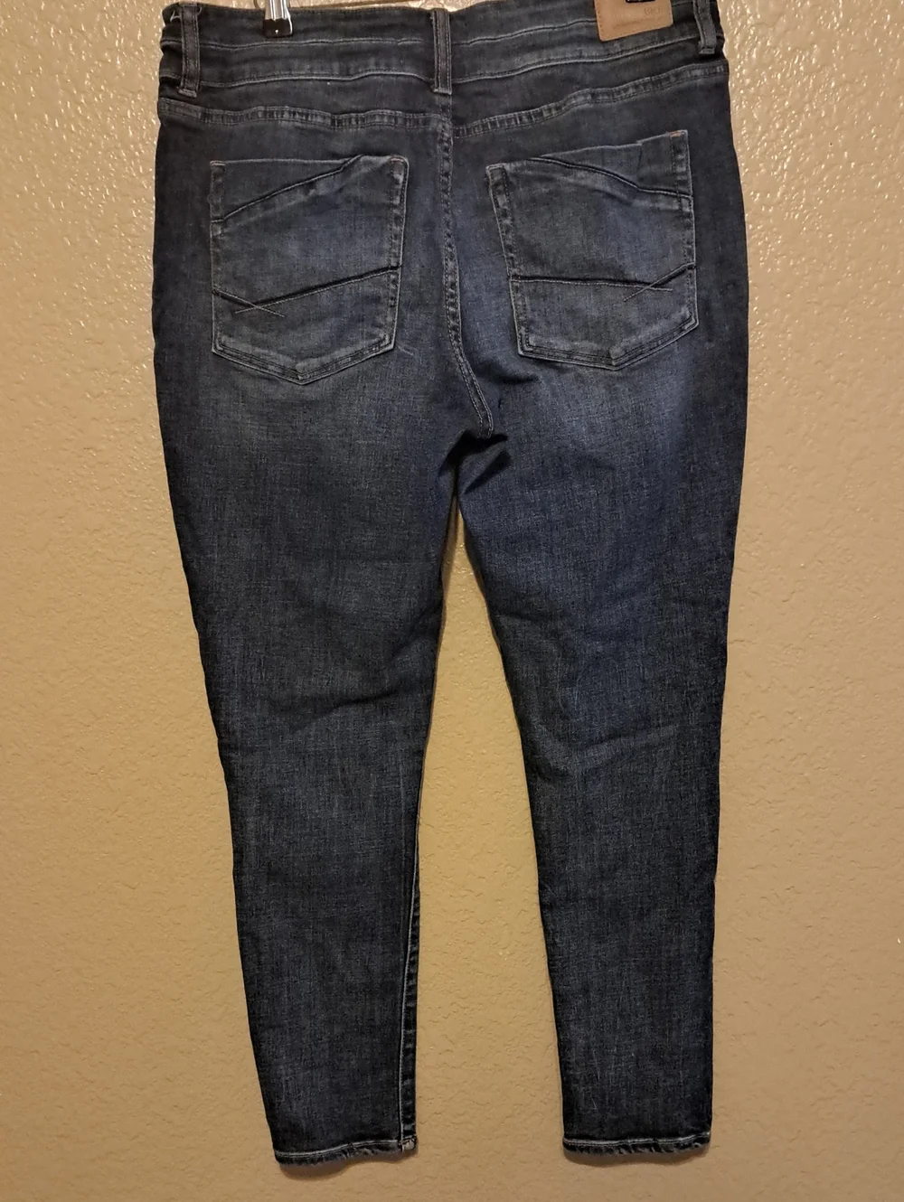 BKE Gabby High Rise Dark Blue Skinny Jeans. Size 31.